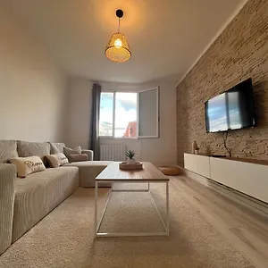 logement-chaleureux-et-lumineux.hotels-rhonealpes.com/